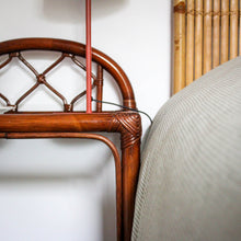 Charger l'image dans la galerie, Paire de chevets en rotin vintage