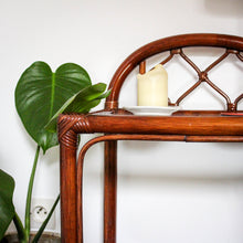 Charger l'image dans la galerie, Paire de chevets en rotin vintage