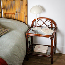 Charger l'image dans la galerie, Table de chevet en rotin