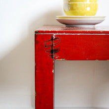 Charger l'image dans la galerie, Table d’appoint chinoise en bois
