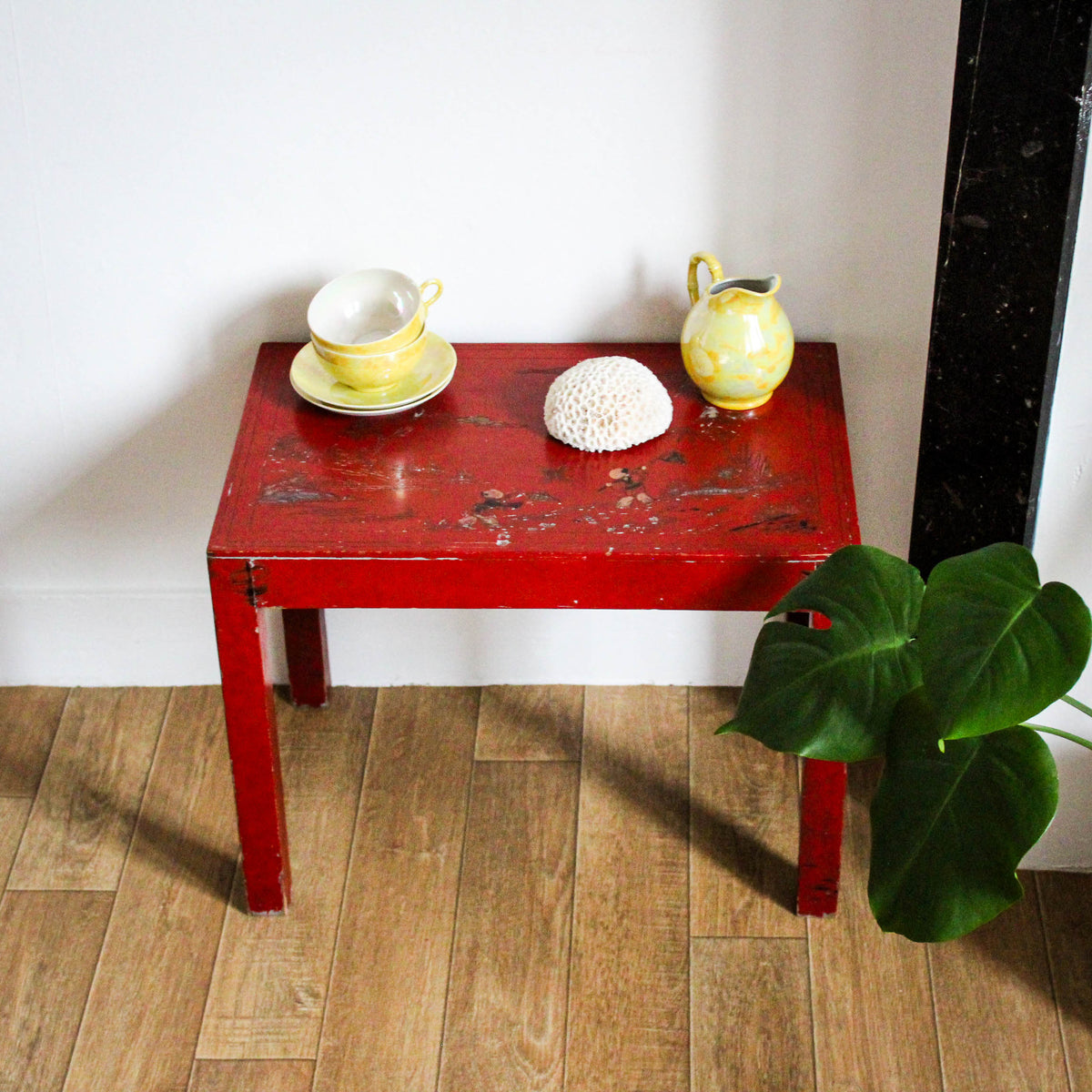 Table D'appoint Ronde En Teck Sculpté – Style Asiatique Chine – Finition Laquée – NEUVE