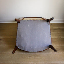 Charger l'image dans la galerie, Fauteuil sculpté style Louis XVI