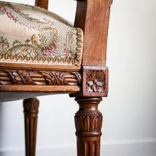 Charger l'image dans la galerie, Fauteuil sculpté style Louis XVI