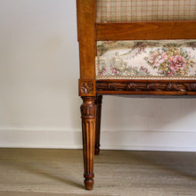 Charger l'image dans la galerie, Fauteuil sculpté style Louis XVI