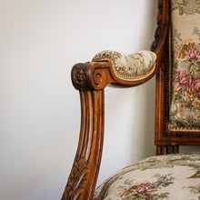 Charger l'image dans la galerie, Fauteuil sculpté style Louis XVI