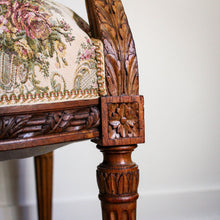 Charger l'image dans la galerie, Fauteuil sculpté style Louis XVI