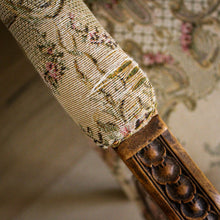 Charger l'image dans la galerie, Fauteuil sculpté style Louis XVI