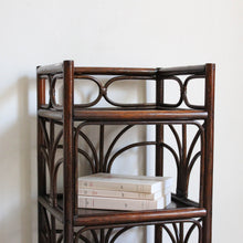 Charger l'image dans la galerie, Rotin ancien petit meuble