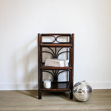 Charger l'image dans la galerie, Table de chevet en rotin vintage