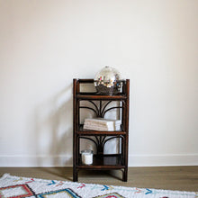Charger l'image dans la galerie, Petit meuble en rotin vintage