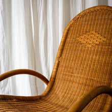 Charger l'image dans la galerie, Fauteuil à bascule en rotin