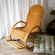 Charger l'image dans la galerie, Rocking-chair en rotin années 1950