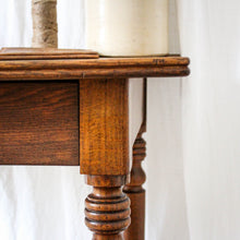 Charger l'image dans la galerie, Bureau en bois brut ancien