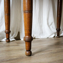 Charger l'image dans la galerie, Bureau en bois brut ancien