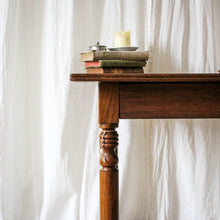 Charger l'image dans la galerie, Bureau en bois brut ancien