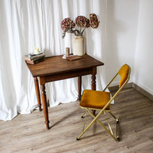 Charger l'image dans la galerie, Bureau ancien en bois brut menuisier