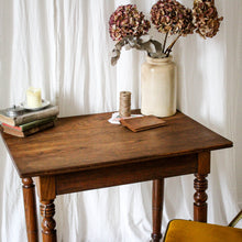 Charger l'image dans la galerie, Bureau vintage en bois noyer