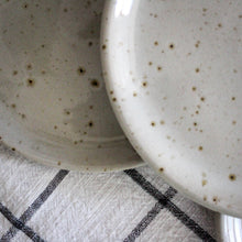 Charger l'image dans la galerie, Assiettes à dessert et plat rond en grès