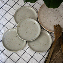 Charger l'image dans la galerie, Assiettes à dessert et plat à gâteau en grès vintage