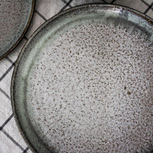 Charger l'image dans la galerie, Plats, poteries de la Vallée Noire