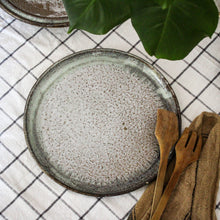 Charger l'image dans la galerie, Plat à gâteau plat poterie vintage