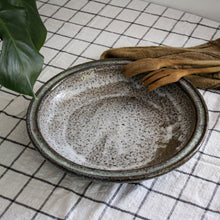 Charger l'image dans la galerie, Grand plat en grès poterie de la Vallée Noire