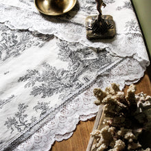 Charger l'image dans la galerie, Toile de Jouy épaisse et dentelle anciennes