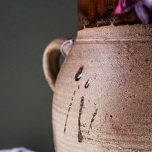 Charger l'image dans la galerie, Poterie ancienne à deux anses