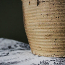 Charger l'image dans la galerie, Pot en terre cuite ancien