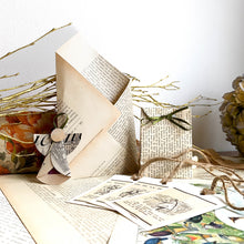 Charger l'image dans la galerie, Pochette upcyclée "pimpe ton paquet cadeau"