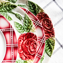 Charger l'image dans la galerie, Motifs dépareillés arts de la table couleur cerise