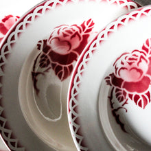 Charger l'image dans la galerie, Assiettes Digoin rouges anciennes