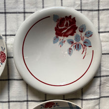 Charger l'image dans la galerie, Assiettes creuses en faïence dépareillées x4