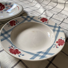 Charger l'image dans la galerie, Assiettes creuses en faïence dépareillées x4