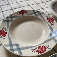 Charger l'image dans la galerie, Assiettes creuses en faïence dépareillées x4