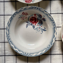 Charger l'image dans la galerie, Assiettes creuses en faïence dépareillées x4