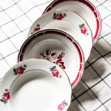 Charger l'image dans la galerie, Assiettes creuses fleuries et dépareillées vintage