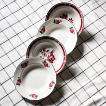 Charger l'image dans la galerie, Assiettes creuses dépareillées fleuries anciennes