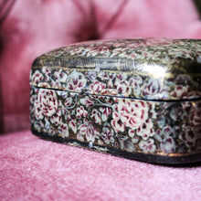 Charger l'image dans la galerie, Boîte indienne vintage en papier mâché