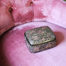 Charger l'image dans la galerie, Boîte indienne vintage en papier mâché