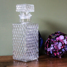 Charger l'image dans la galerie, Carafe à whisky en verre vintage losanges