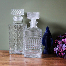 Charger l'image dans la galerie, Carafes à whisky vintage