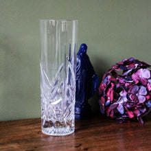 Charger l'image dans la galerie, Petit vase rond soliflore en verre ciselé vintage