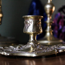 Charger l'image dans la galerie, bougeoir rat de cave ancien doré