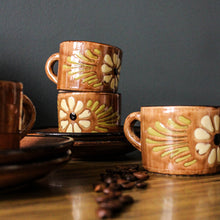 Charger l'image dans la galerie, Tasses et leur sous-tasse en grès d'Alsace
