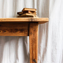Charger l'image dans la galerie, Table en pin ancienne