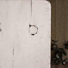 Charger l'image dans la galerie, Petit banc blanc en bois massif ancien