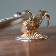 Charger l'image dans la galerie, Détail doré dauphin ancien
