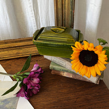 Charger l'image dans la galerie, Terrine en poterie vintage