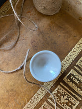 Charger l'image dans la galerie, Écrin vintage "Bunga Telang"